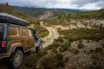 Route 4x4 au Portugal avec paysage vallonn&eacute; spectaculaire
