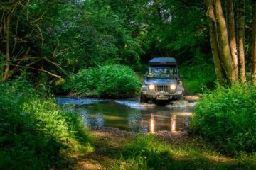 Petit ruisseau sur la balade 4x4 dans la région Centre-Val de Loire