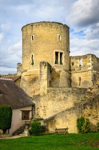 Château oublié lors de la balade en 4x4 en Indre-et-Loire Château oublié lors de la balade en 4x4 en Indre-et-Loire