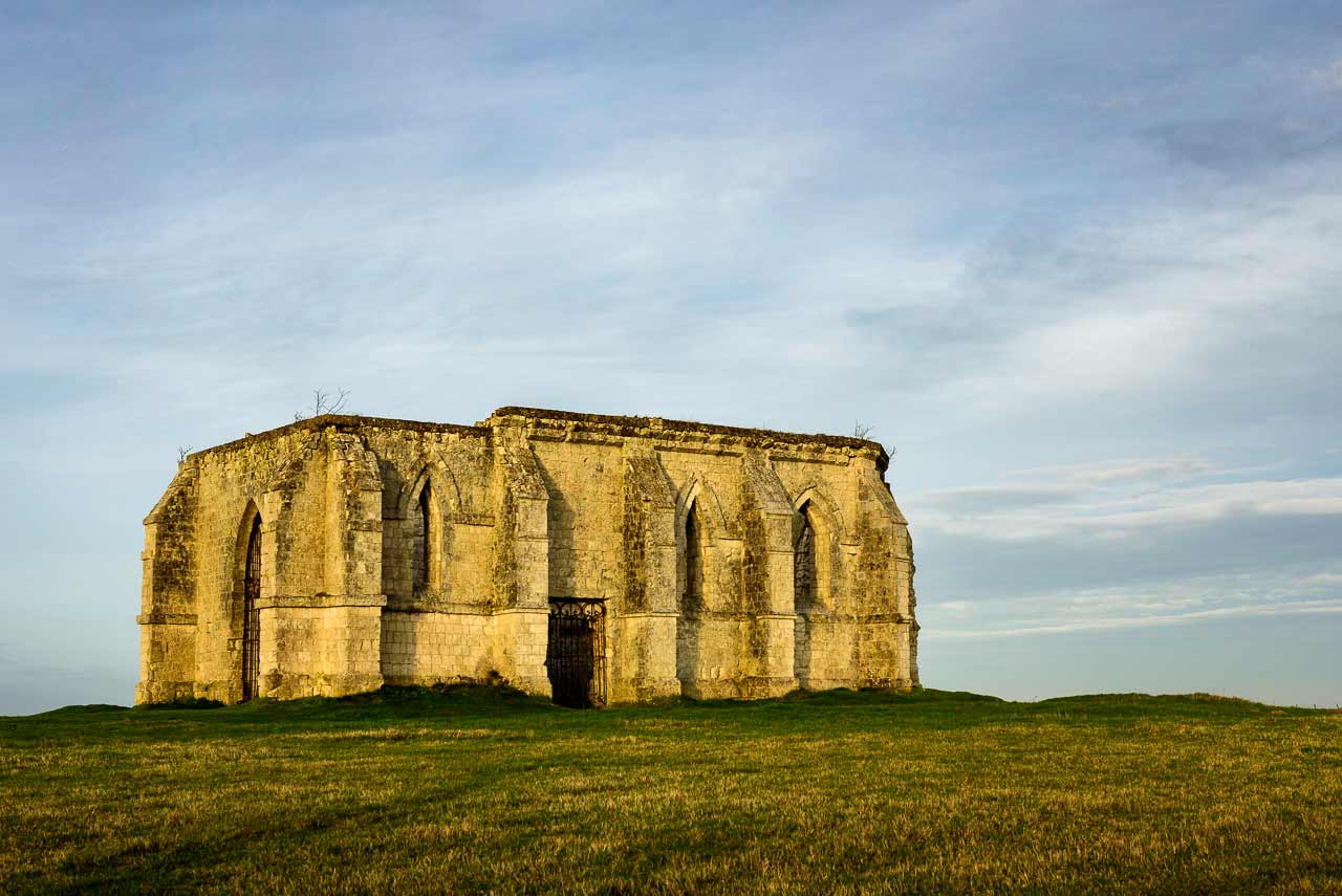 Ruines de la chapelle Saint-Louis, sur le parcours 4x4 près de Saint-Omer