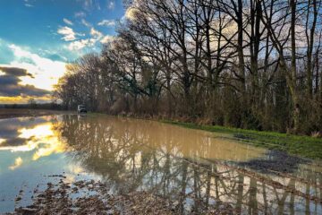 Grande flaque sur la randonnée 4x4, près d’Amboise et la Loire