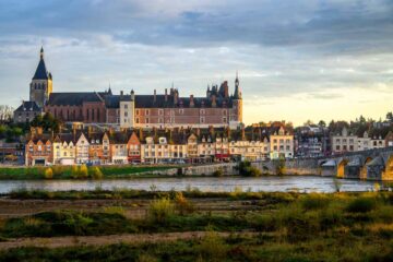 Gien, point de d&eacute;part de la randonn&eacute;e 4x4 des ch&acirc;teaux oubli&eacute;s de la Loire