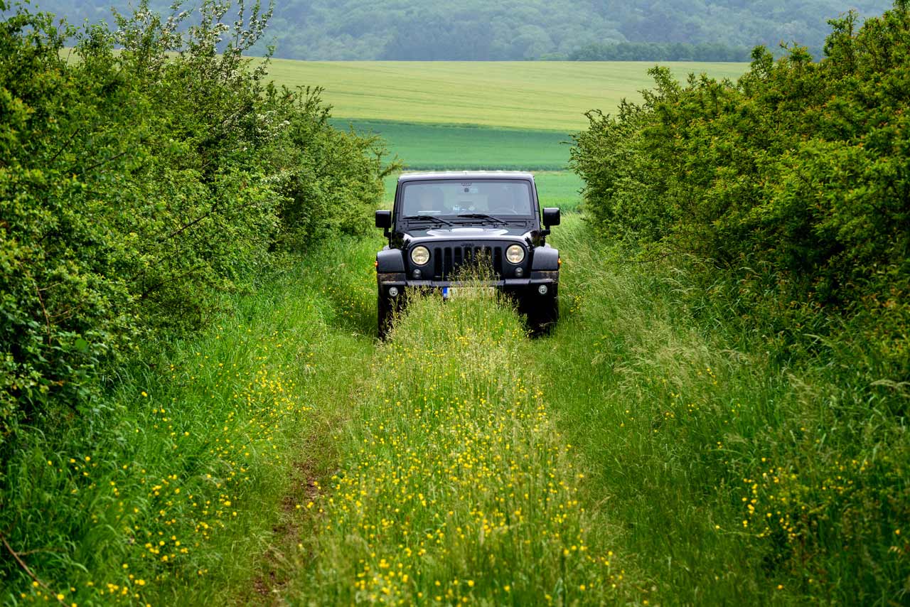 4x4 rijden op kleine veldwegen in de omgeving van Chablis