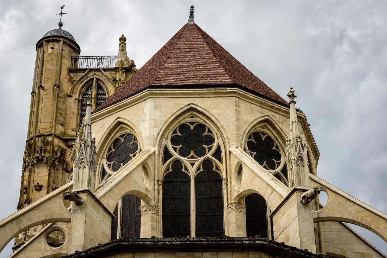 Gotische kerk van Villeneuve-sur-Yonne, tussenstop op de 4x4 route