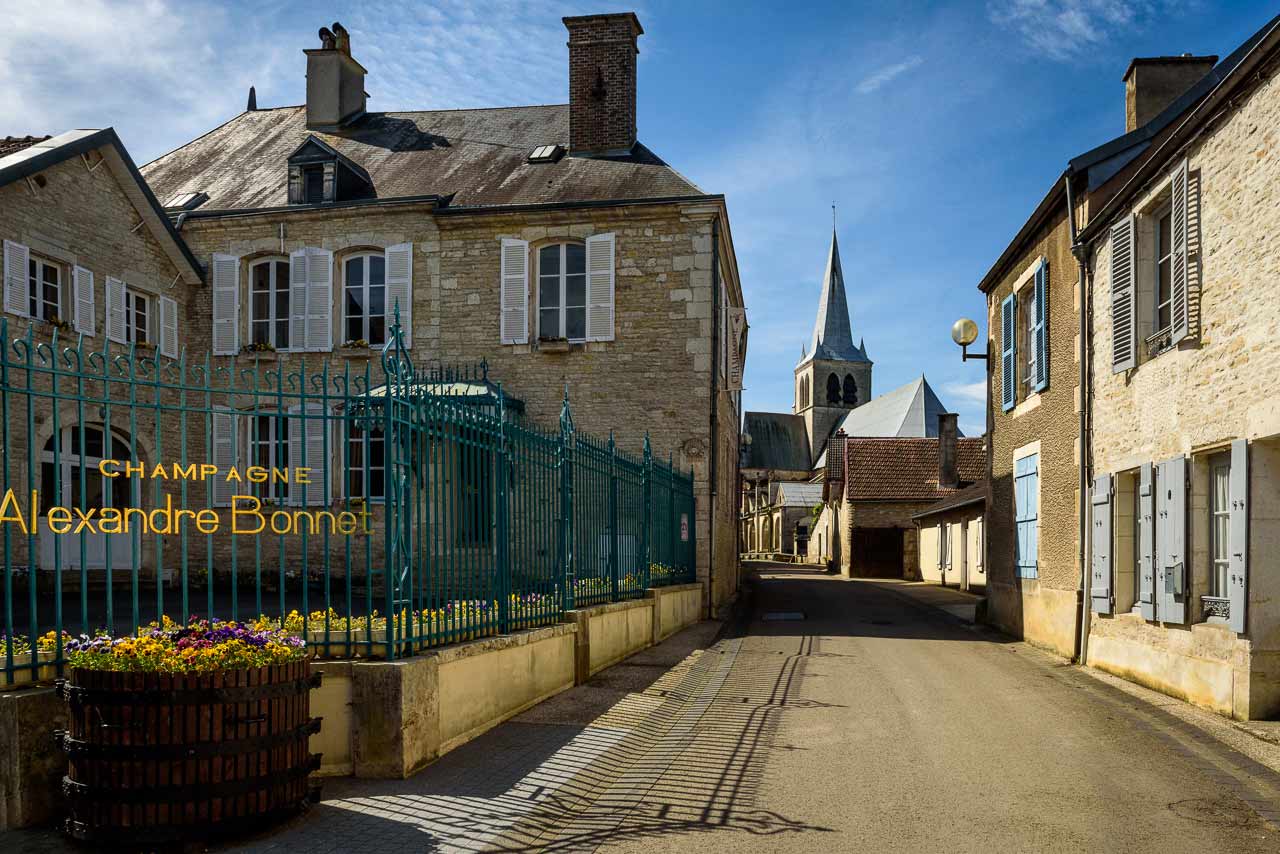 Het 4×4 roadbook gaat door het champagnedorp Les Riceys in de Côte des Bar