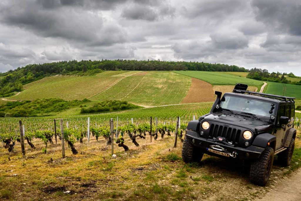 Het 4×4 roadbook gaat door de wijngaarden van de Tonnerrois en Chablis