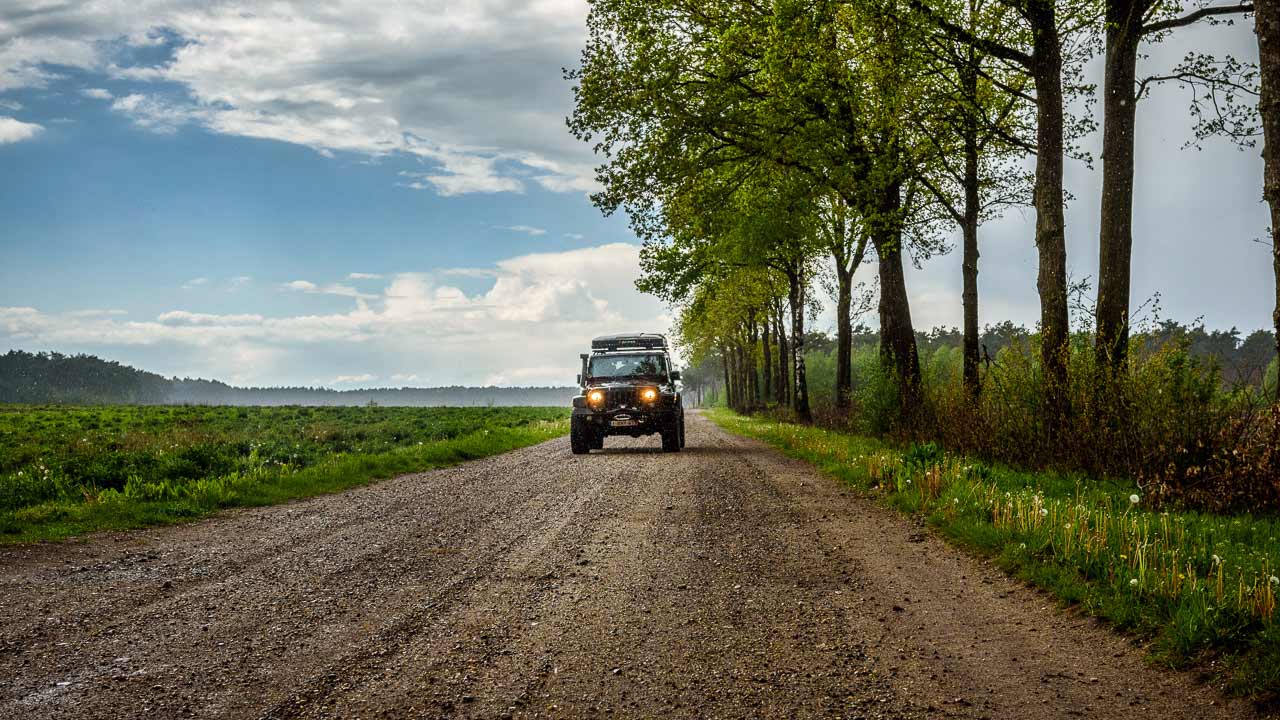 Gravelpiste tijdens het 4×4 roadbook rijden, omgeving Witrijt
