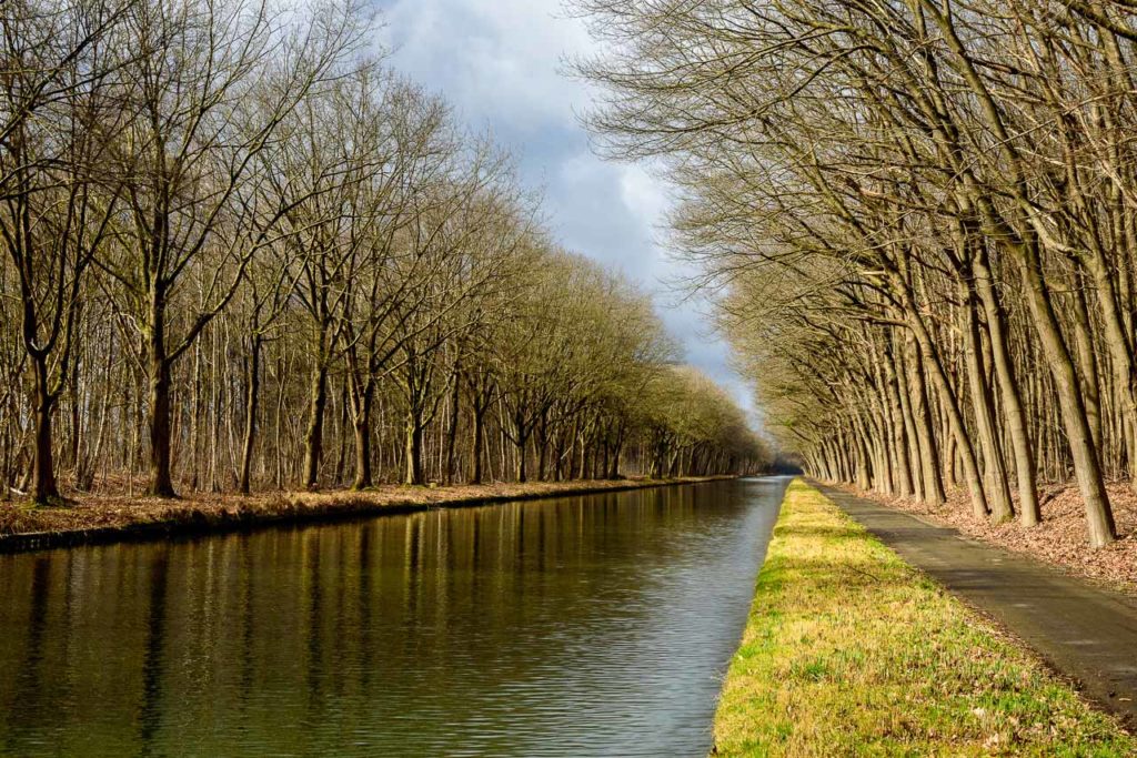 De off-road 4x4 route brengt je langs het kanaal in Arendonk