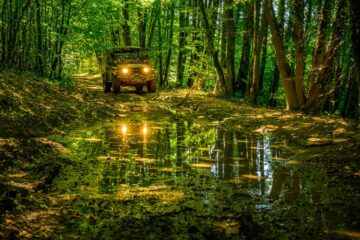 Tijdens het 4x4 off-road rijden richting Bohan in de Ardennen Tijdens het 4x4 off-road rijden richting Bohan in de Ardennen
