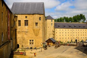 Kasteel van Sedan, startpunt van een dag off-road rijden met je 4x4 Kasteel van Sedan, startpunt van een dag off-road rijden met je 4x4