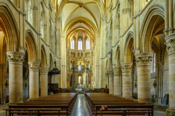 Kerk van Mouzon, langs het 4×4 roadbook Bouillon-Sedan