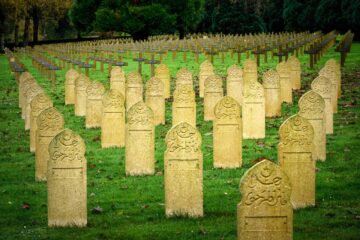 Militair kerkhof van Floing, langs het 4x4 roadbook door het Pays Sedanais Militair kerkhof van Floing, langs het 4x4 roadbook door het Pays Sedanais