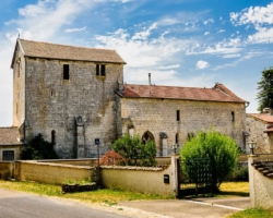 Kerk van Champougny, tijdens het rijden van dit 4×4 roadbook Kerk van Champougny, tijdens het rijden van dit 4×4 roadbook