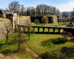 Stadswallen Longwy, eindpunt van het 4&times;4 roadbook rijden