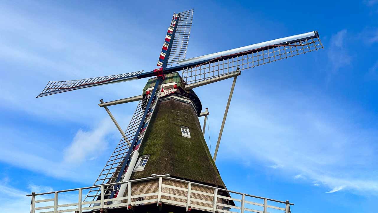 Molen in Veldhoven bij start greenlane adventure in Noord-Brabant