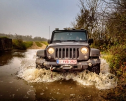 Rivieroversteek bij Vaucouleurs, tijdens rijden van dit off-road roadbook Rivieroversteek bij Vaucouleurs, tijdens rijden van dit off-road roadbook