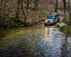 Door een rivier op deze off-road route in Meurthe-et-Moselle