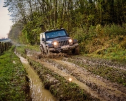 Offroad tijdens het roadbook rijden tussen Ruppes en Coussey Offroad tijdens het roadbook rijden tussen Ruppes en Coussey